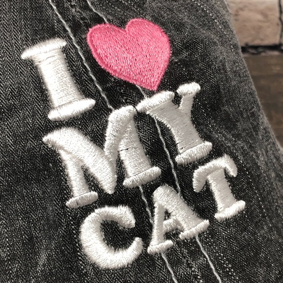 "I 💗 My Cat" Embroidered & Distressed Trucker Cap - Picture 2 of 7